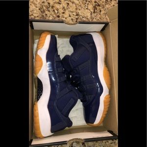 Jordan 11 Retro Midnight Navy / Gum
